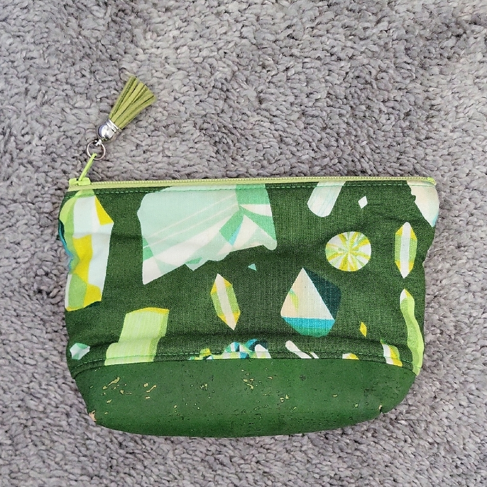 SEW & TELL Small Green Gemstone Essential Oil Zip Bag- 5 Slots